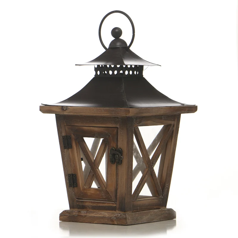 Farmhouse Holzlaterne mit Metall-Pagode Dach und Glasplatten Karnz