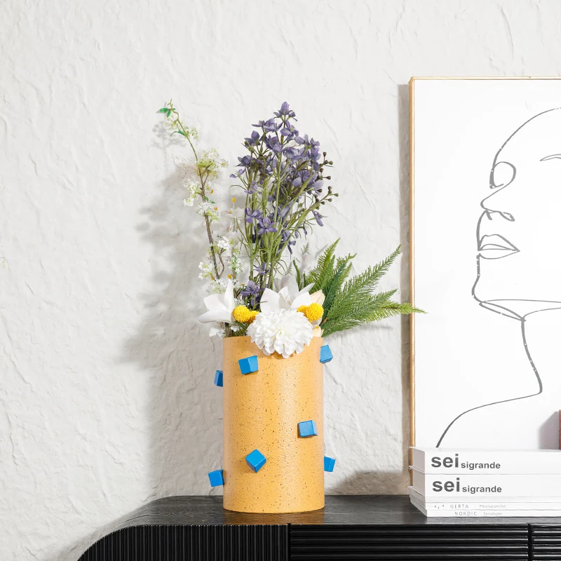 Abstrakte dekorative Keramikvase
