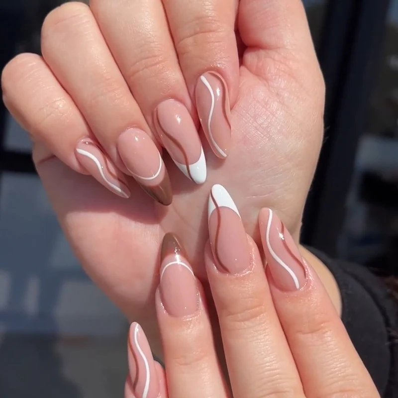 Elegante Wellen-Design Stiletto Nagelkunst Erweiterungen Karnz