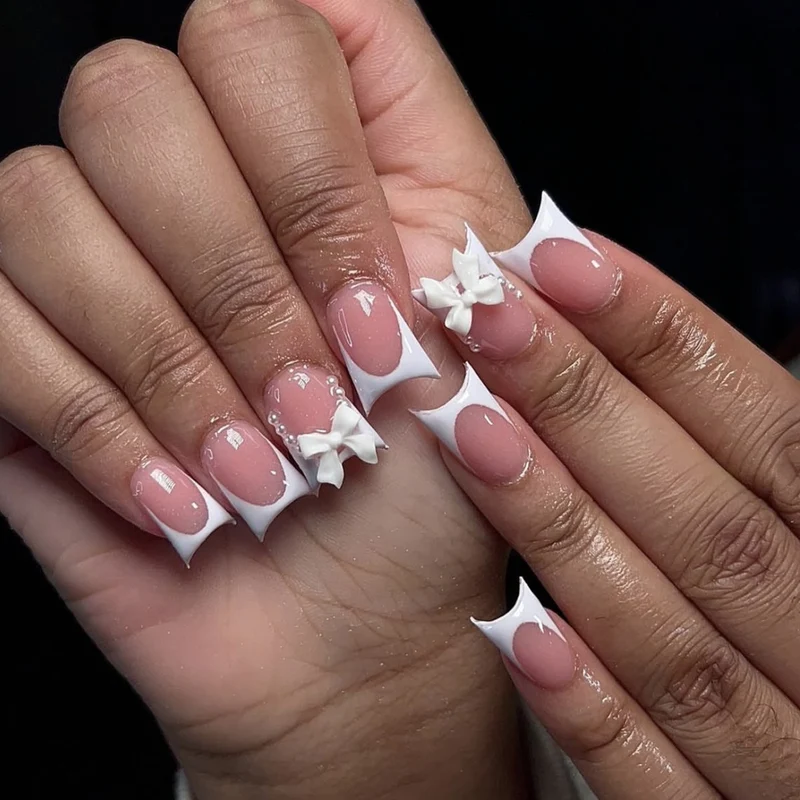 Elegante Stiletto-Nagelkunstverlängerungen mit Schleifenakzenten Karnz