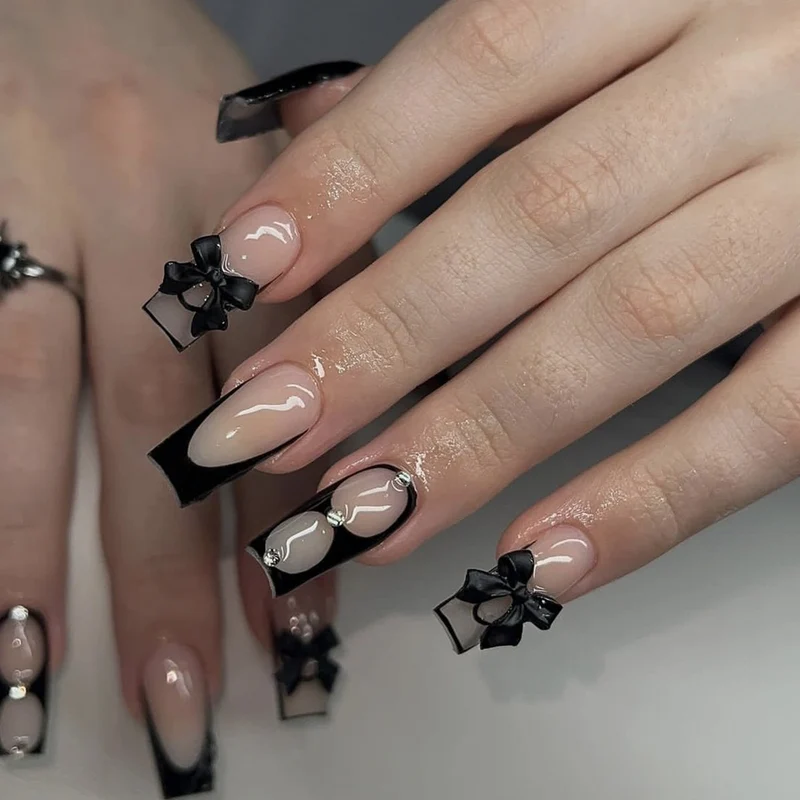 Elegante Stiletto-Nagelkunstverlängerungen mit Schleifenakzenten Karnz