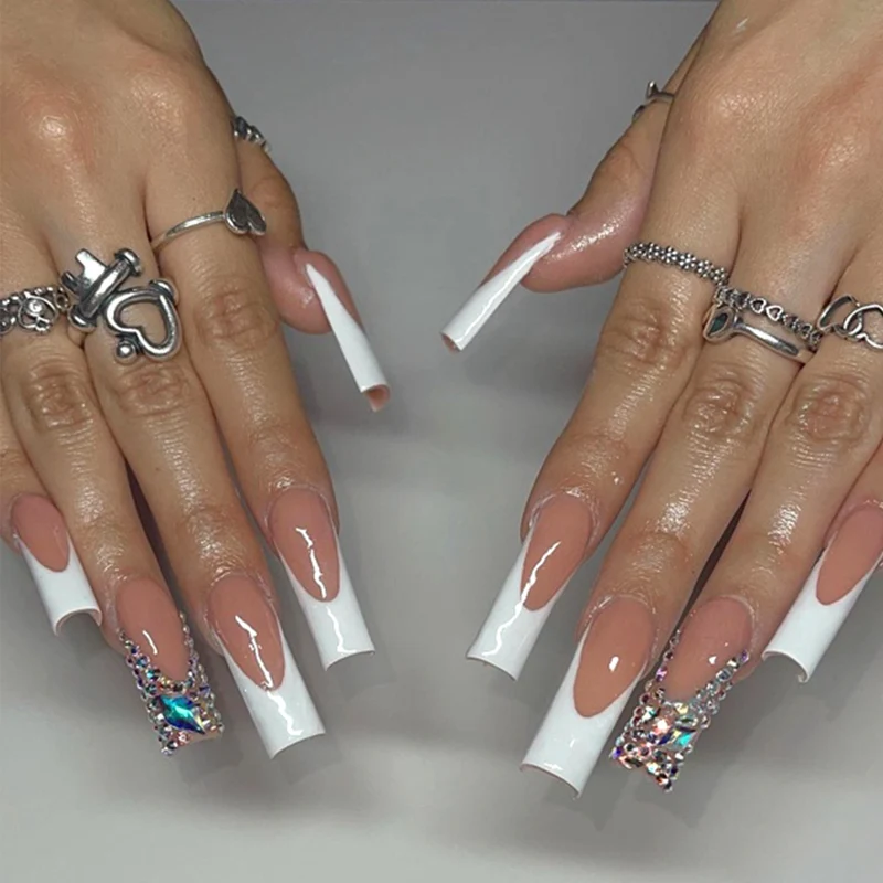 Elegantes French Tip Acryl Nagel Set Karnz