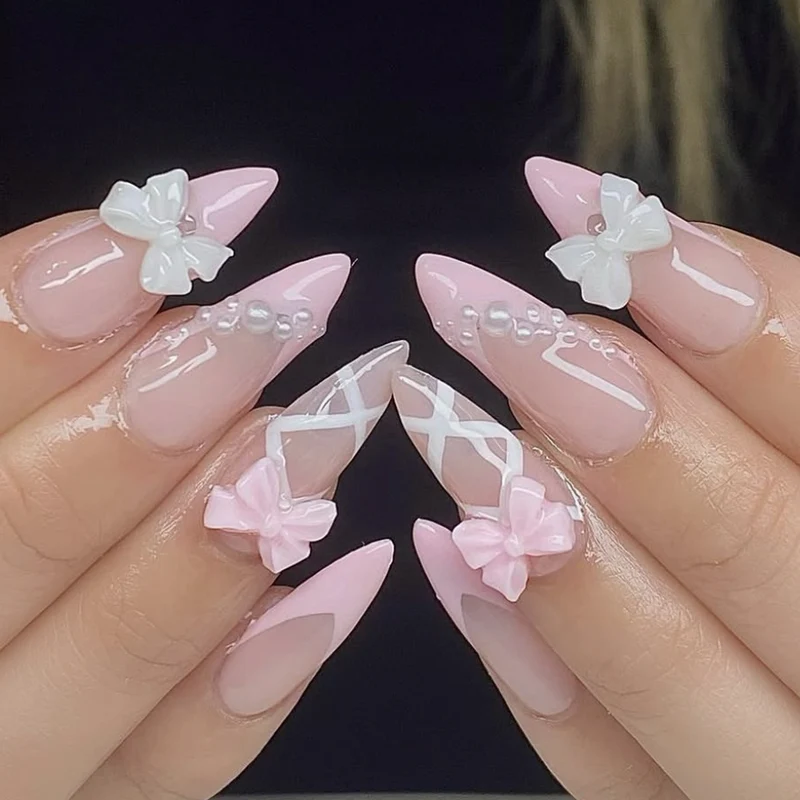 Elegante florale Stiletto-Nagelkunstverlängerungen Karnz