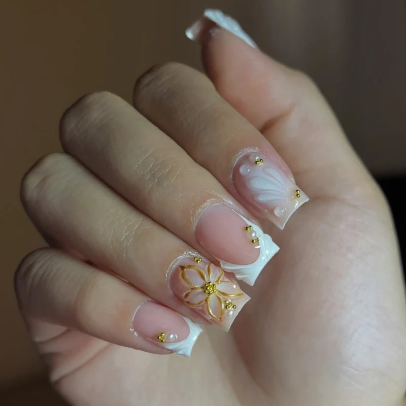 Elegantes Florales Design Acryl Nagelkunst Karnz