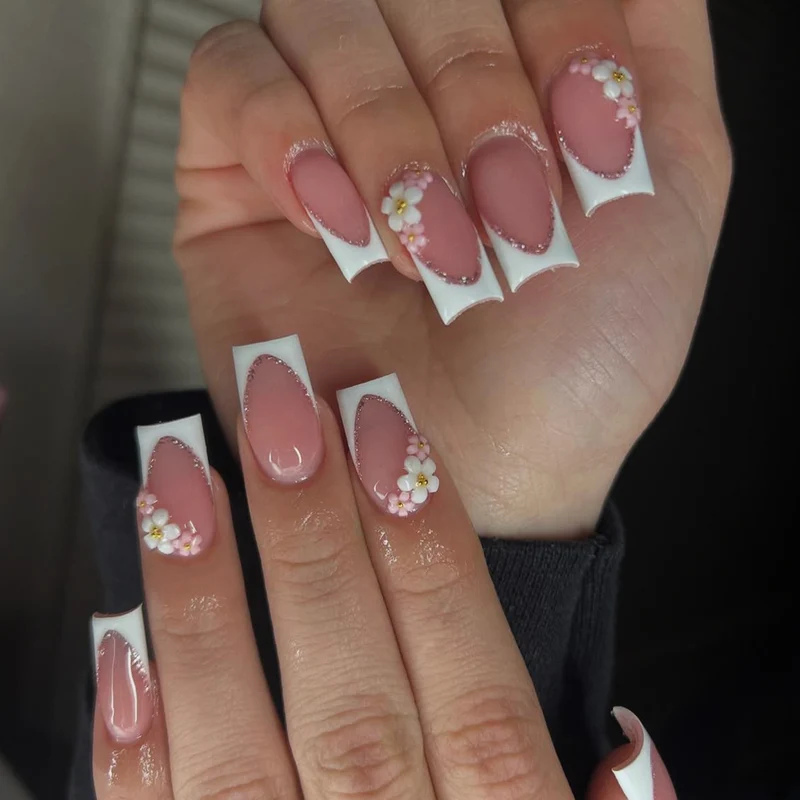 Elegante florale Akzent-Nagelkunst Karnz