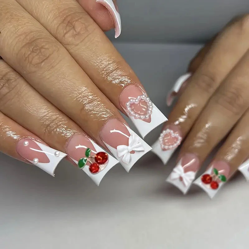 Elegante dekorative Nagelkunstverlängerungen Karnz