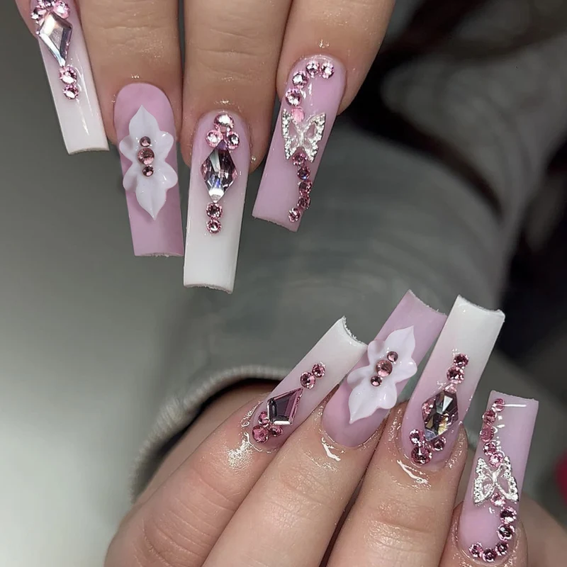Dekorative Press-On Nagelkunst Verlängerungen Karnz