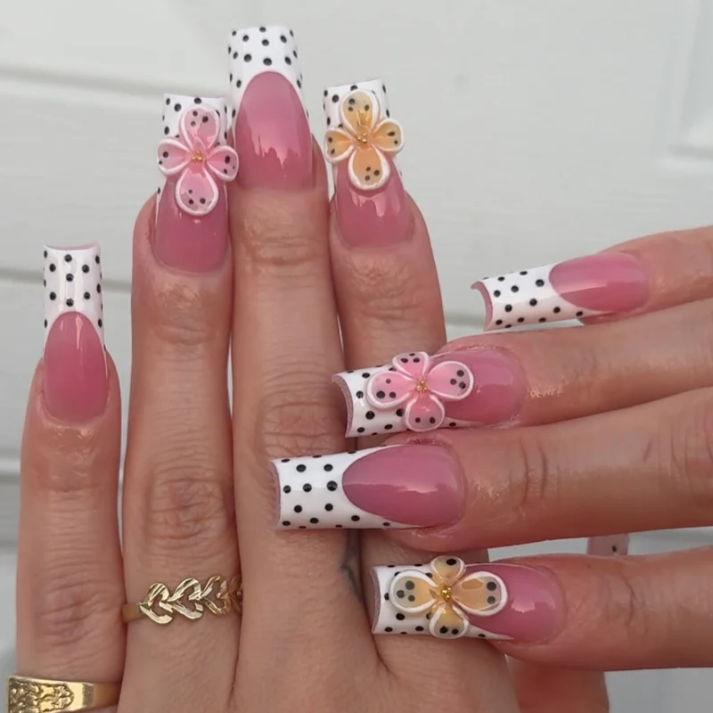 Dekorative Nagelkunst Karnz
