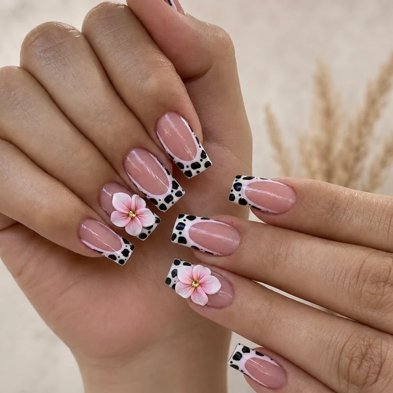 Dekorative florale Akzent Nagelkunst Extensions Karnz