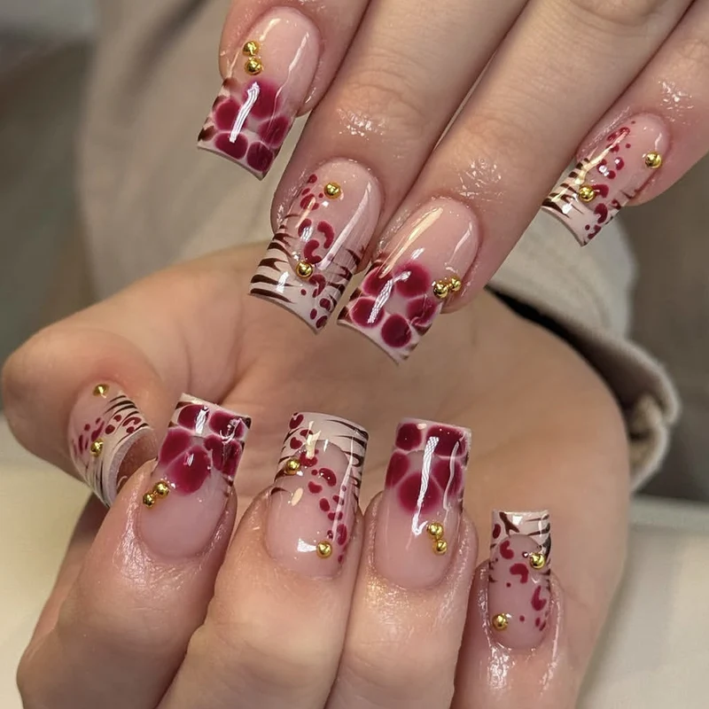 Dekorative 3D Nagelverlängerungen Karnz