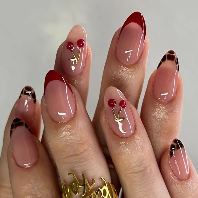 Chic Cherry Akzent Nagelkunst Karnz