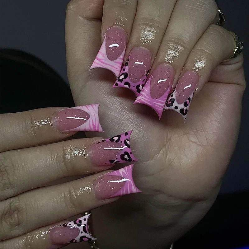 Künstlerische Leopardendruck Stiletto Nagelverlängerungen Karnz