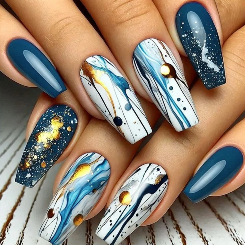 Künstlerische von der Galaxie inspirierte Nagelkunstverlängerungen Karnz