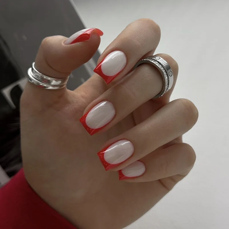 Künstlerisches Französisches Spitzen-Naildesign Karnz