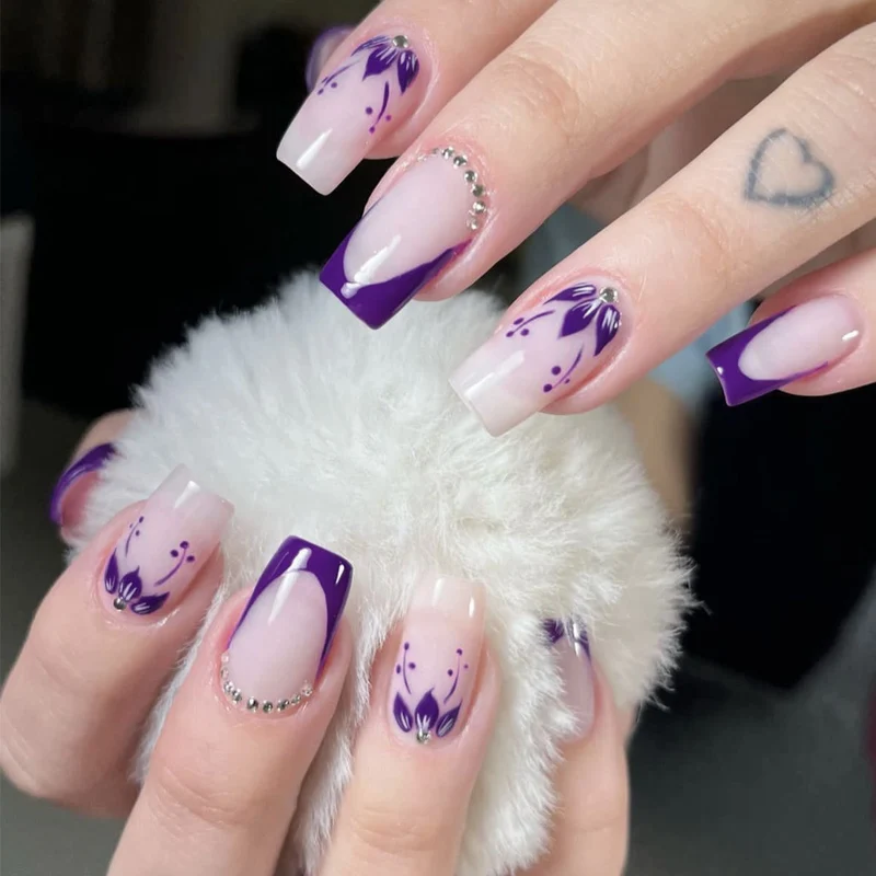 Künstlerische florale Acryl-Nagelerweiterungen Karnz