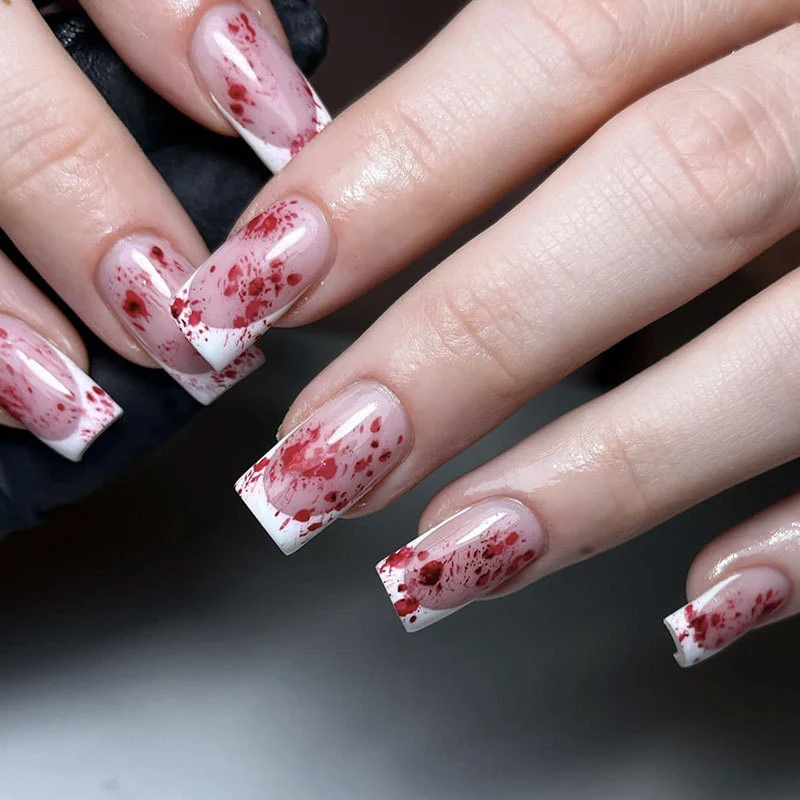 Künstlerische Blutstropfen Acryl-Nagelerweiterungen Karnz