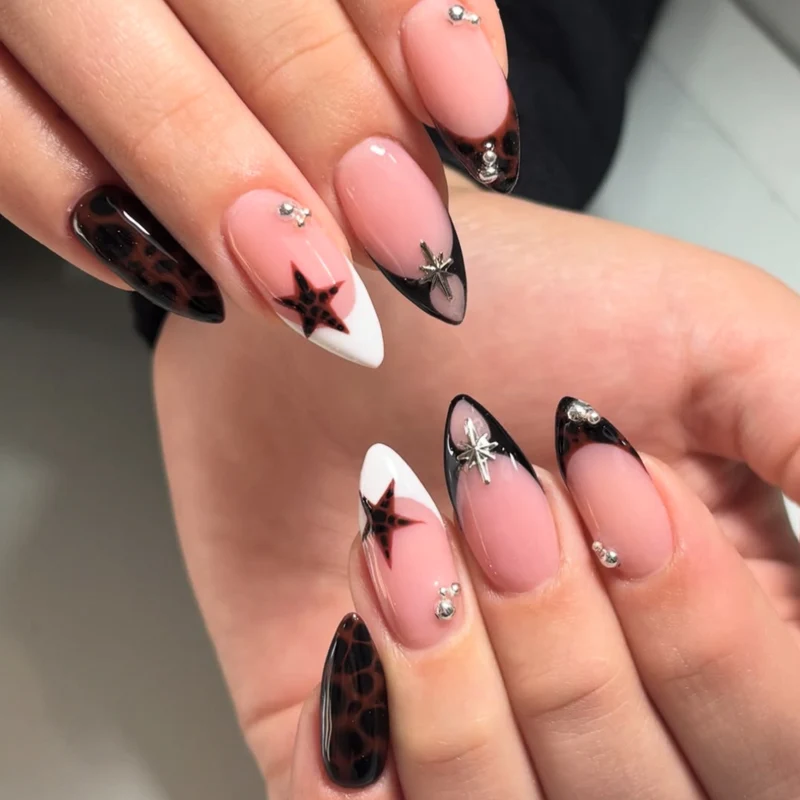 Künstlerisches 3D-Acryl-Nail-Design Karnz