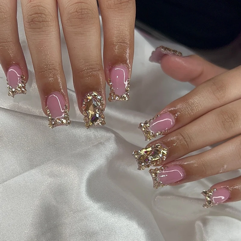 Glamouröse mit Strass verzierte Press-On-Nägel Karnz