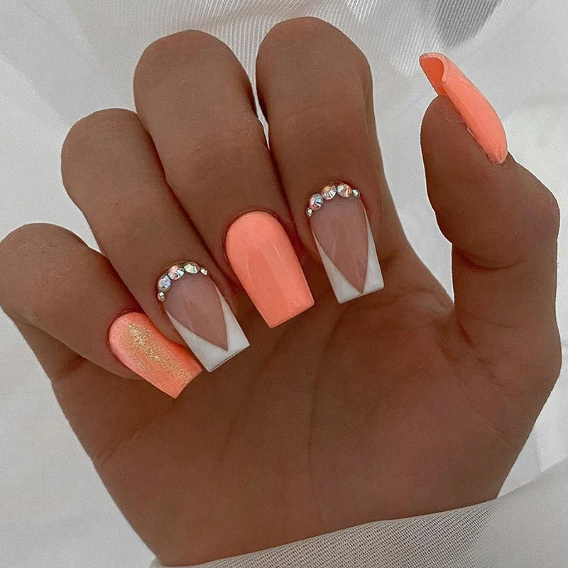 Glamorous Press-On Nagelset mit Strassakzenten Karnz