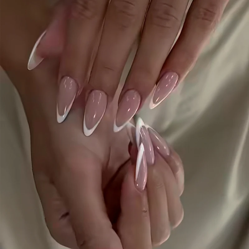 Elegante Stiletto Press-On Nägel mit French Tip Design Karnz