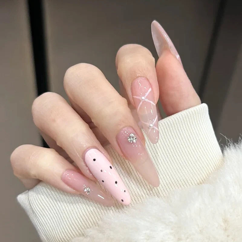 Elegante Stiletto Drucknägel mit 3D Dekorationen Karnz