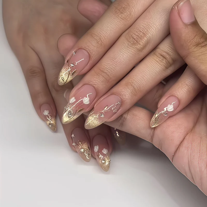 Elegante Stiletto Press-On Nagelkunstset mit Blumenakzenten Karnz