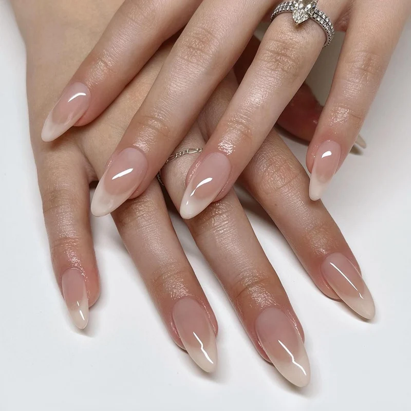 Elegante Stiletto Nagelkunst Karnz