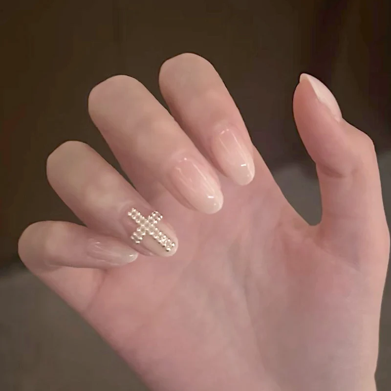 Elegante Press-On-Nagelkunst mit Kreuzdesign Karnz