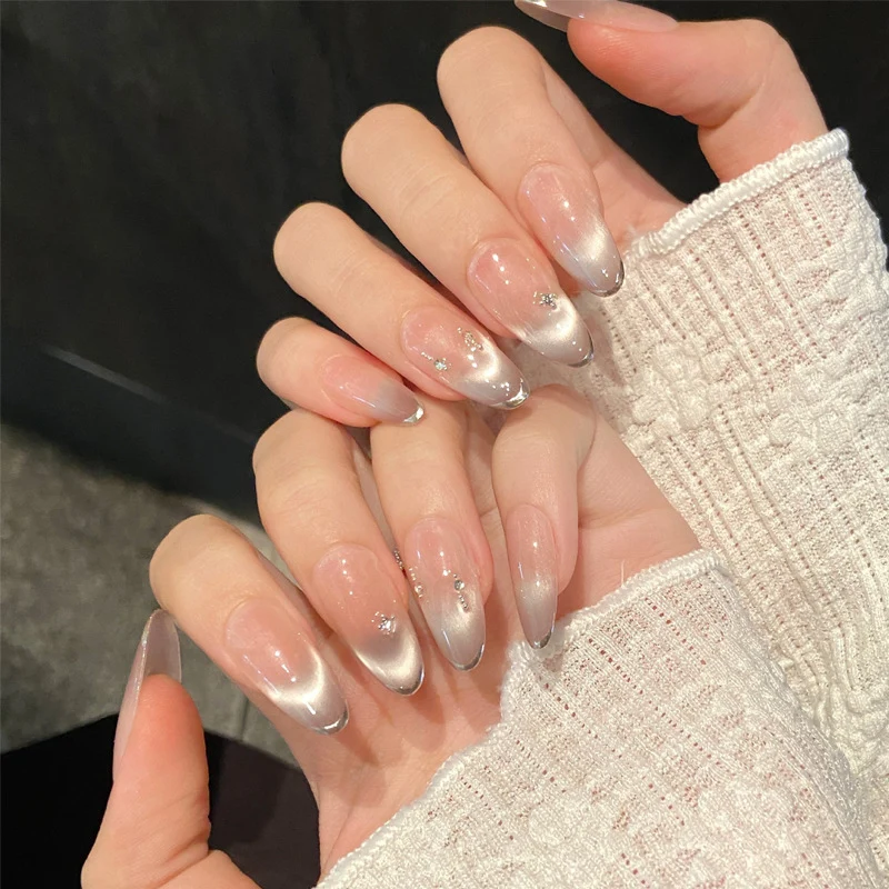 Elegante Ombre Stiletto Press-On Nägel mit funkensprühenden Akzenten Karnz