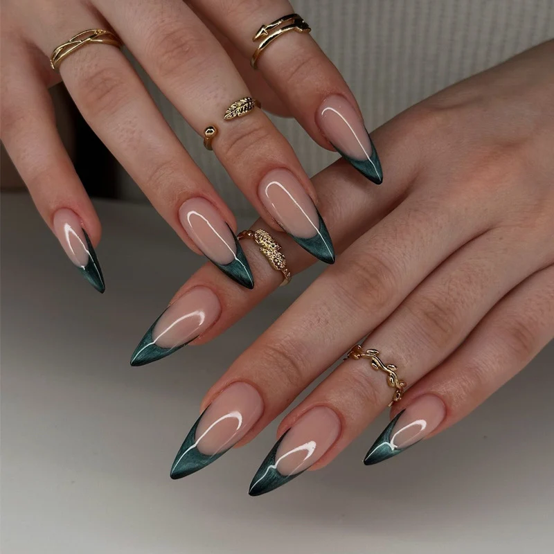 Elegantes langes Stiletto Press-On-Nagelset mit glänzendem Finish Karnz