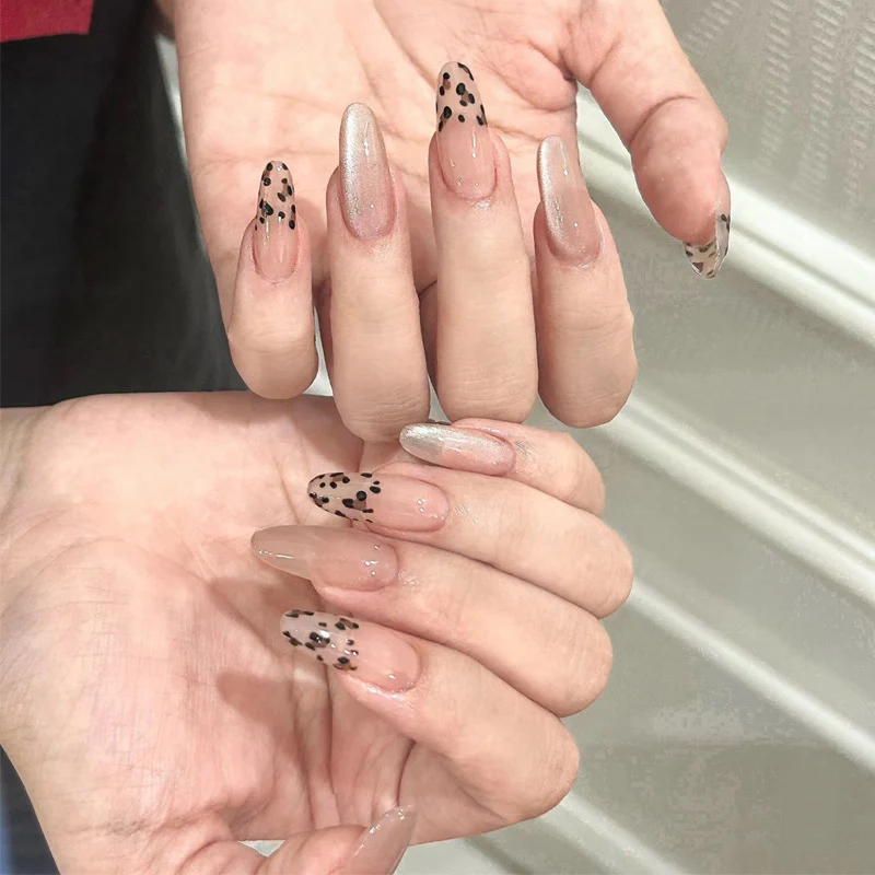 Stylische Press-On-Nageltips mit Leopardendesign Karnz