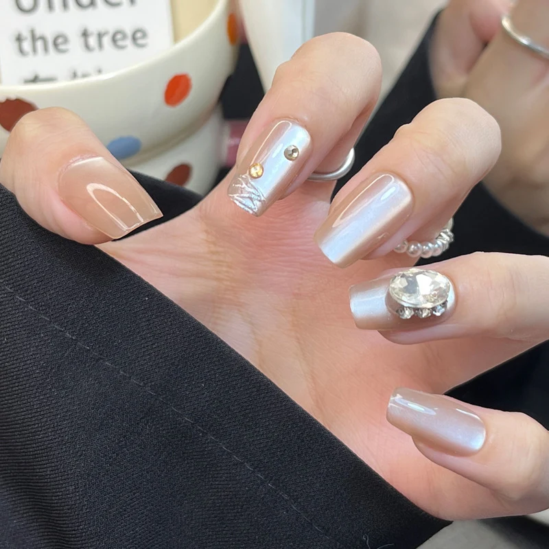 Stylisches Press-On-Nagelkunst-Set mit 3D-Dekorationselementen Karnz