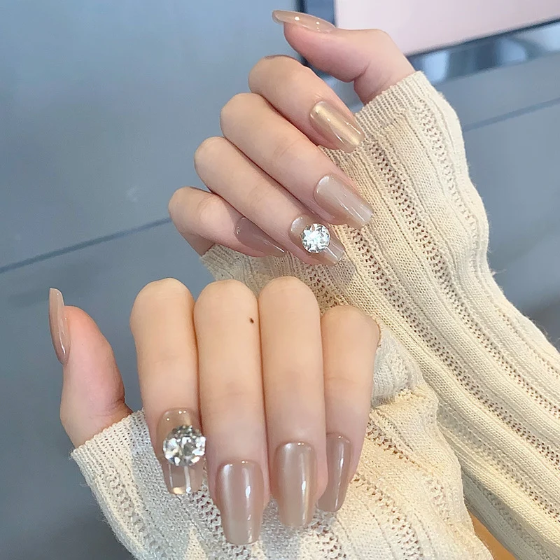Premium Press-On Nail Set mit eleganten Strass-Akzenten Karnz