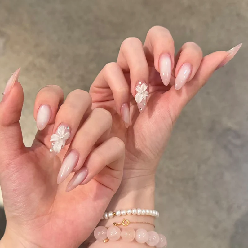 Premium Florale Verzierter Stiletto Nagelset Karnz