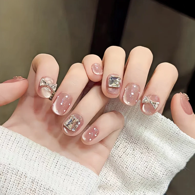 Luxuriöse mit Strass verzierten Press-On Nägel Karnz