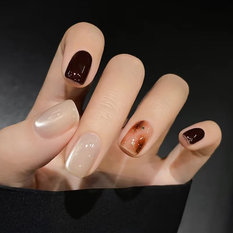 Luxuriöses Press-On Nagelkunstset mit eleganten Finishes Karnz