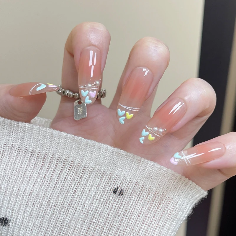 Herz-Themen Press-On Nagelset mit dekorativem Akzent Karnz