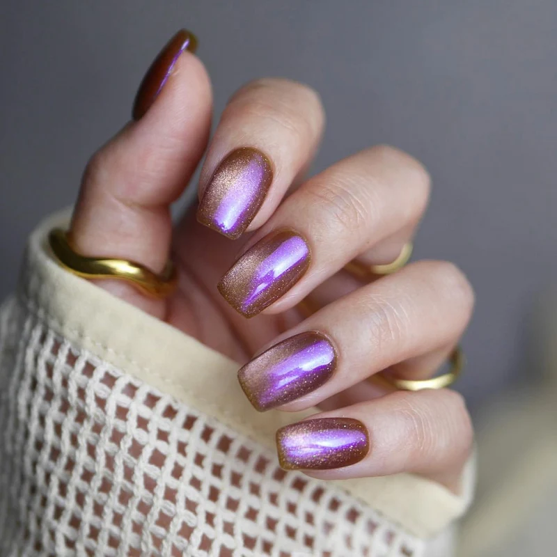 Kunstvolle Nagelkunst mit schimmerndem Farbverlauf Karnz