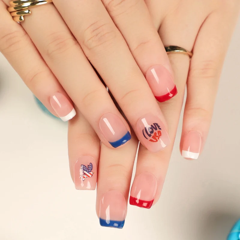 Kunstvolle Nagelkunst mit patriotischen Designs Karnz