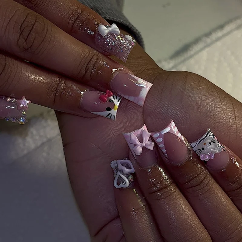 Kunstvolle Nagelkunst mit niedlichen Motivakzenten Karnz