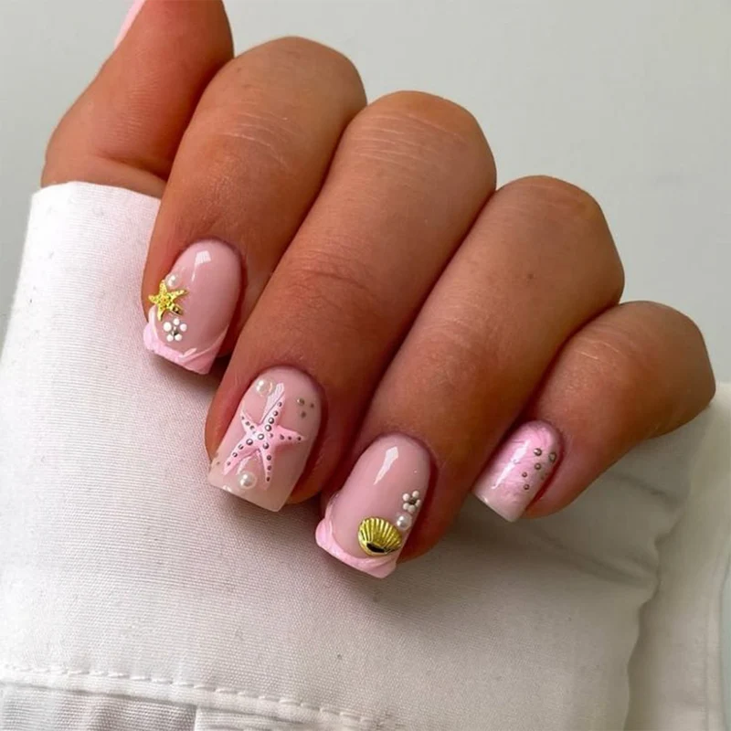 Kunstvolle Nagelkunst mit maritimem Design Karnz
