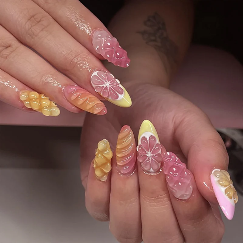 Kunstvolle Nagelkunst mit fruchtigen Designs Karnz