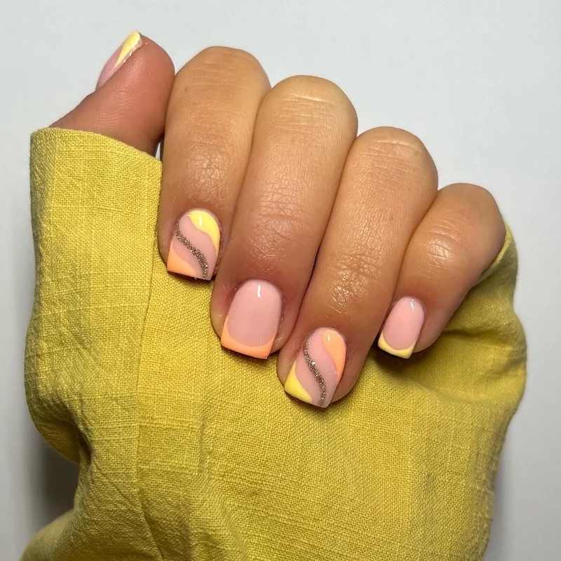 Kunstvolle Nagelkunst im Frühjahr-Stil Karnz