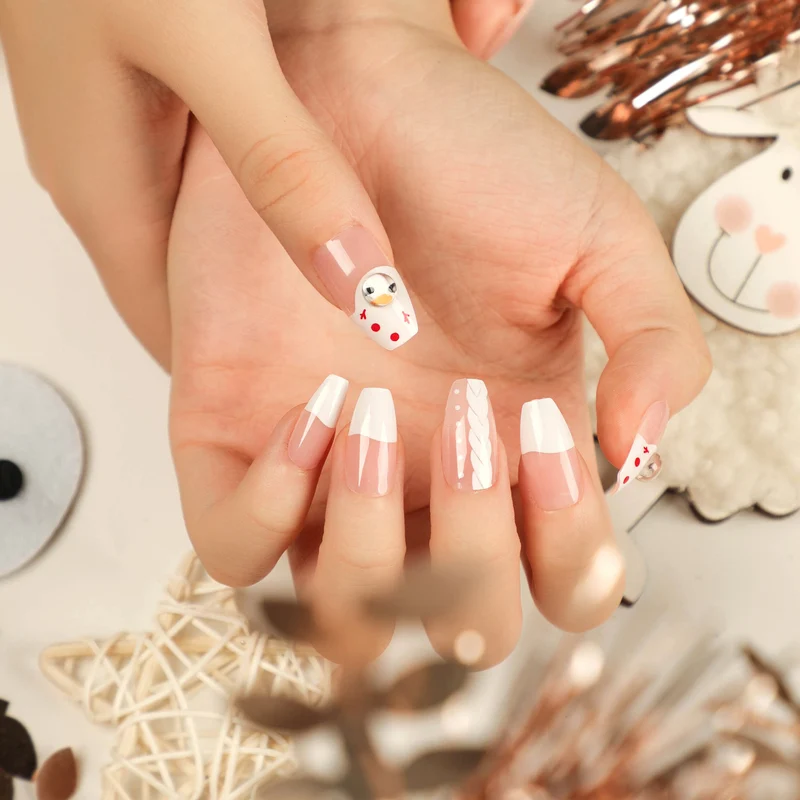 Kunstvolle Nagelkunst im festlichen Winterdesign Karnz