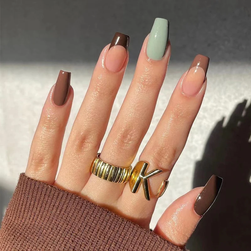 Kunstvolle Nagelkosmetik Karnz
