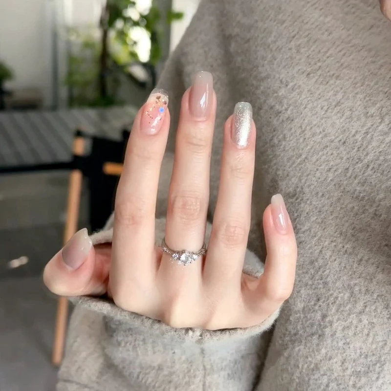 Dekorative Press-On Gel Nagelkunst Karnz