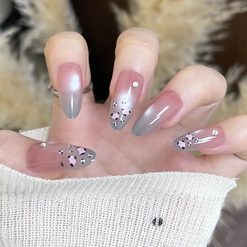 Dekoratives Ombre-Nagelkunst-Set Karnz