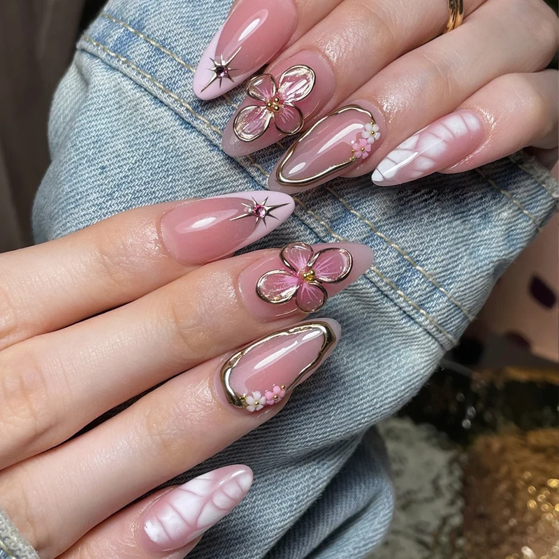 Dekoratives Florales Press-On Nagelkunst Set Karnz
