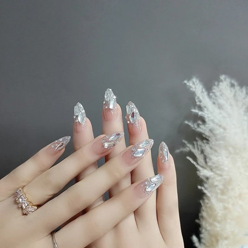 Künstlerisches Strass-verschönertes Press-On Nagelset Karnz