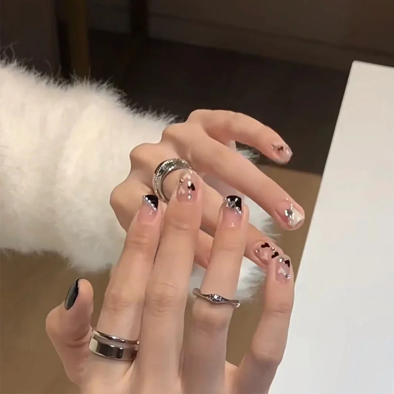 Künstlerische Drucknägel mit abstraktem Design Karnz